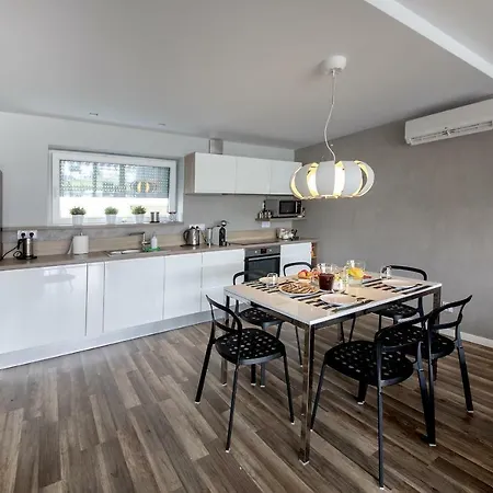 Sloneczny Grodek 11 *